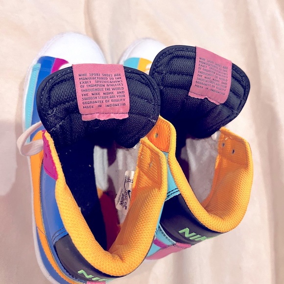 Colors go off on these Nikes - Picture 2 of 8